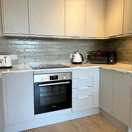 Homi Host-photographic Work Apartment Birmingham